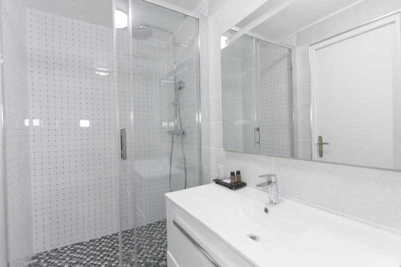 Twin Room image 1