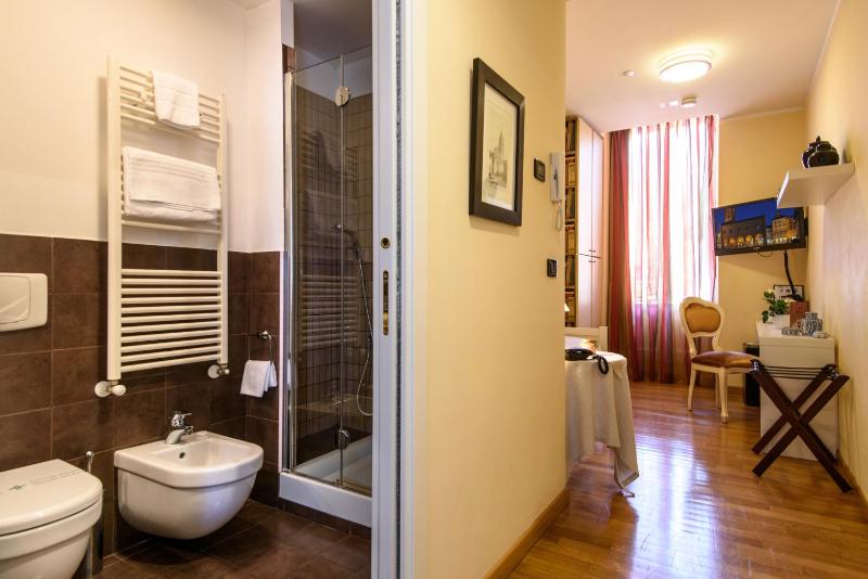 Single Room image 3