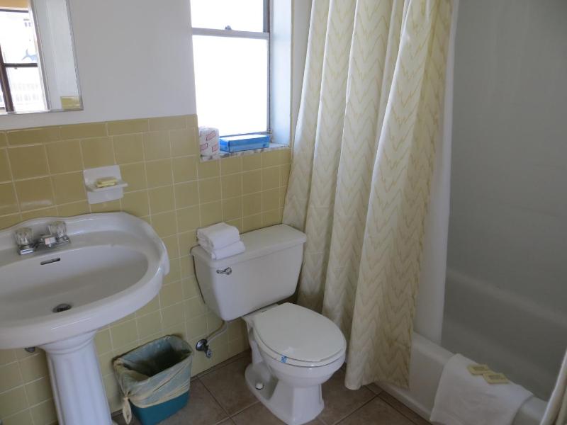 Standard Double Room with Two Double Beds image 4