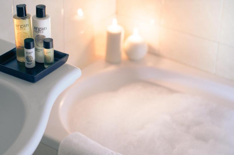 Superior Double Room with Bath image 3