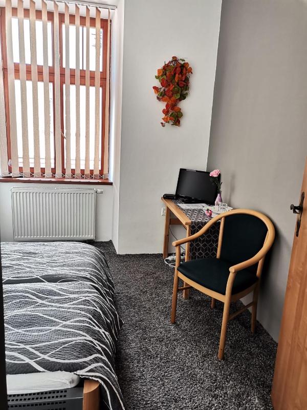 Double Room image 3