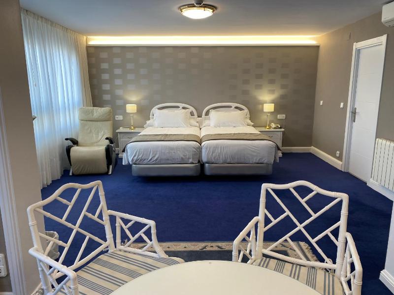 Superior Double Room image 3