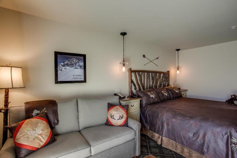 King Room with Balcony image 4