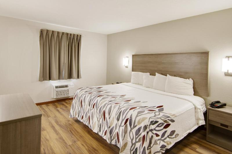 Suite King with Kitchenette Non-Smoking image 1