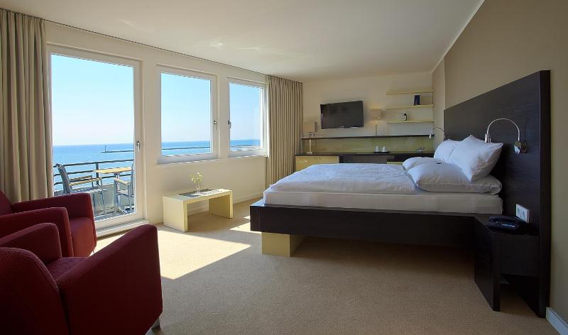 Double Room with Sea View image 1