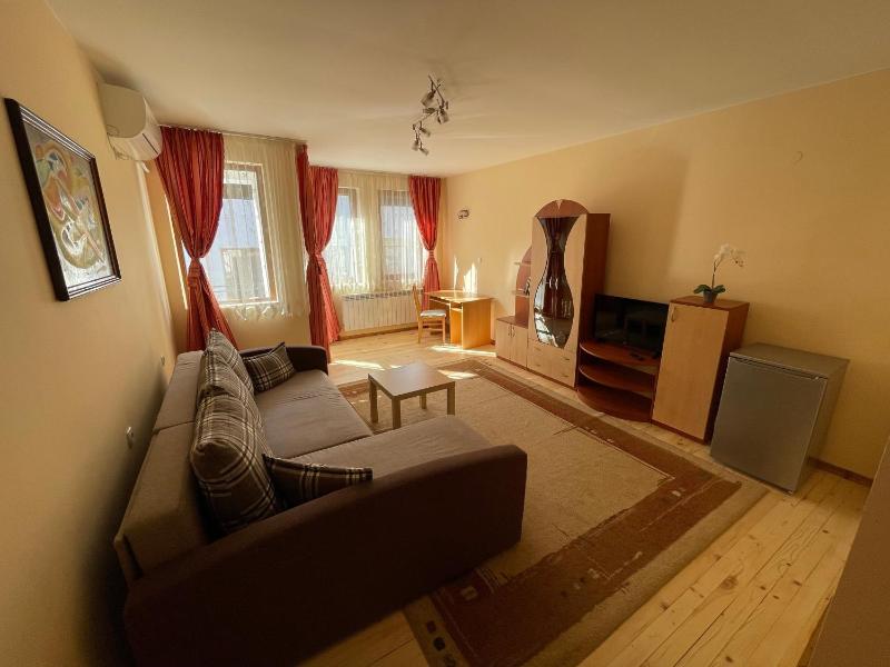 One-Bedroom Suite with Balcony image 1