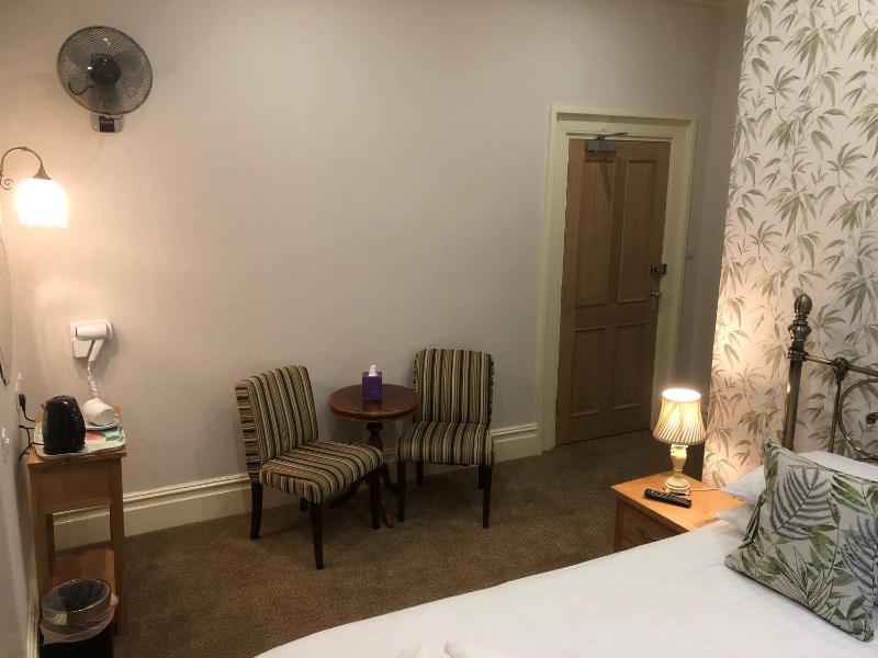 Standard Double Room image 3