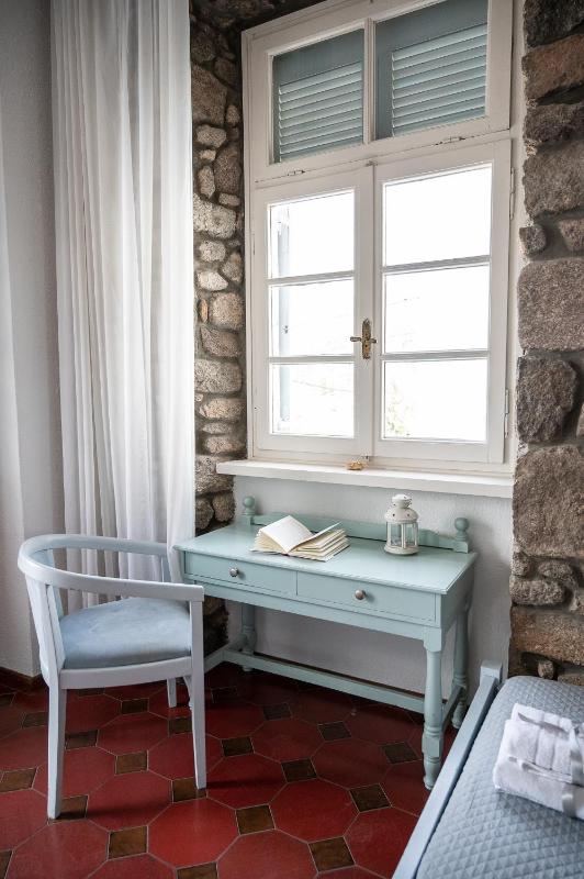 Superior Double or Twin Room with Sea View image 3