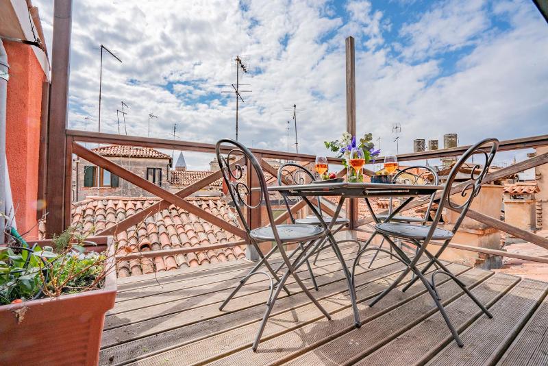 One-Bedroom Apartment image 3