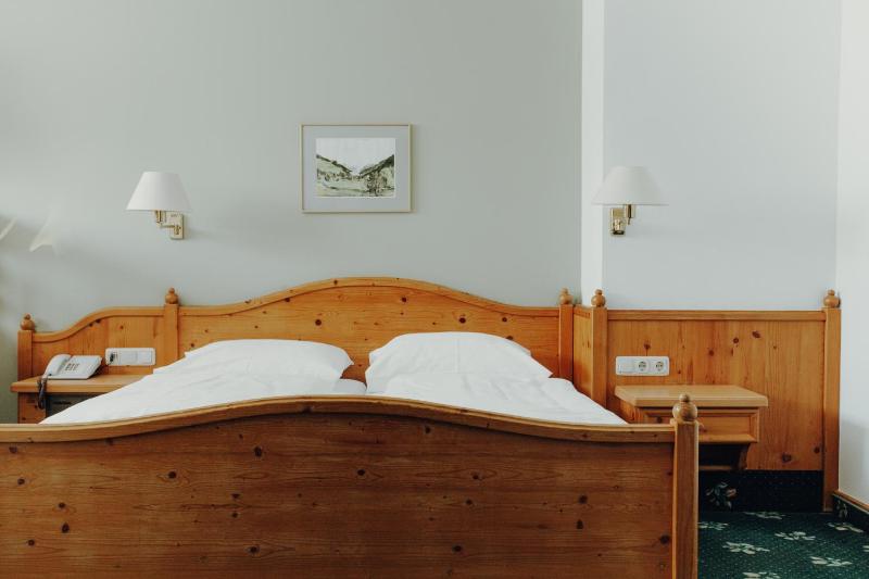 Large Double Room image 3