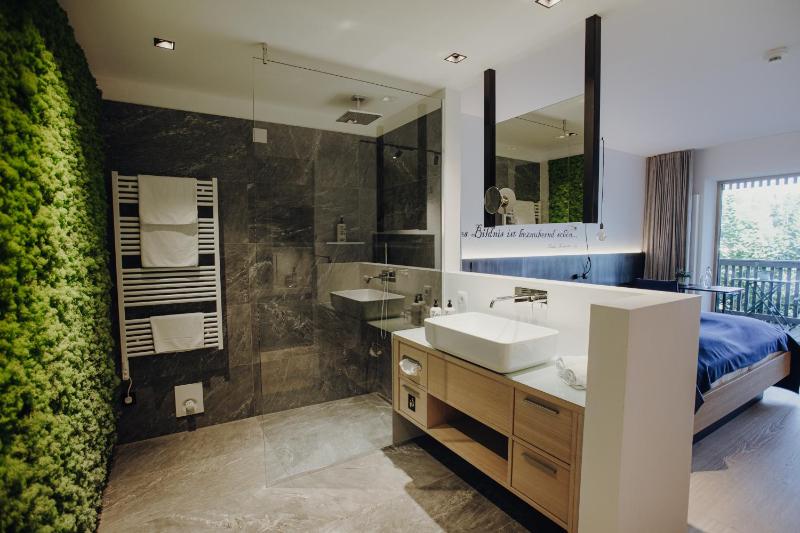 Superior Double Room image 3