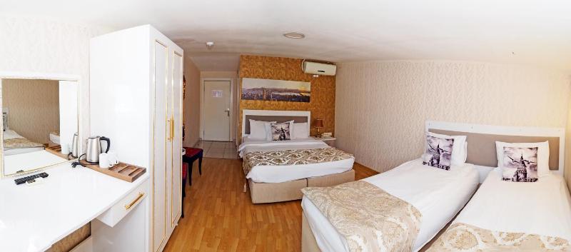 Quadruple Room image 2