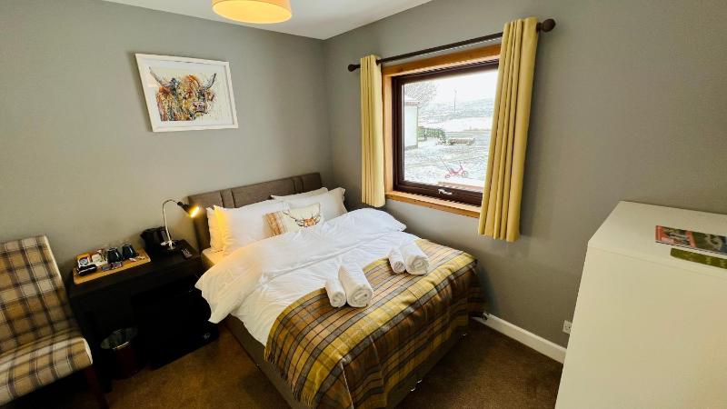 Small Double Room image 1