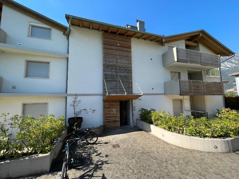 One-Bedroom Apartment image 2
