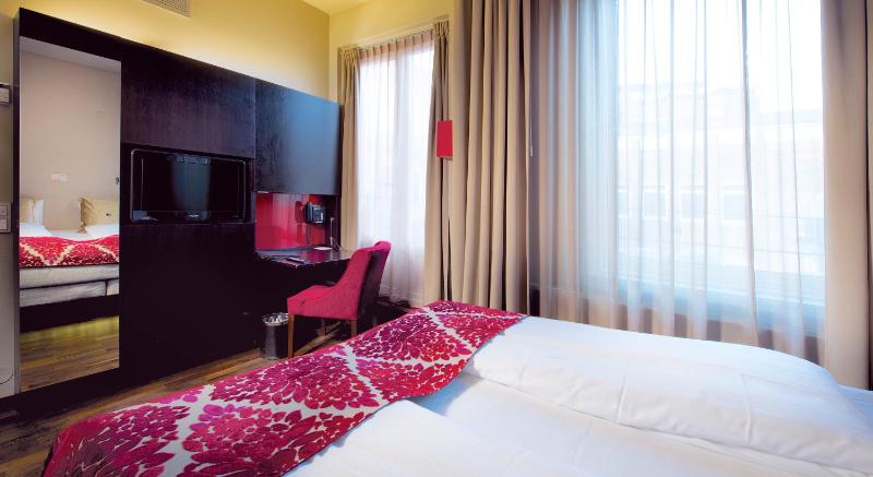 Standard Double Room image 3