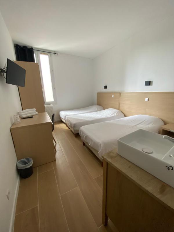 Economy Triple Room image 1
