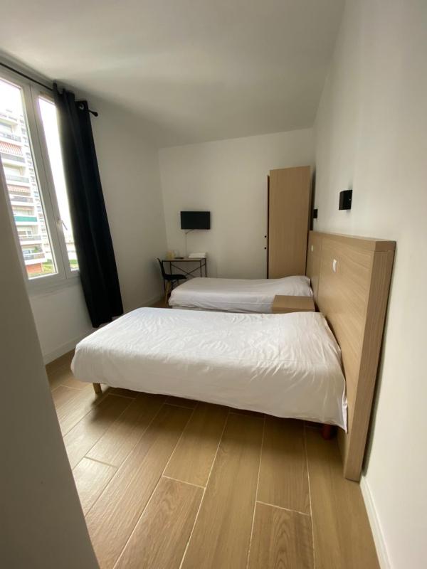 Economy Double Room image 3