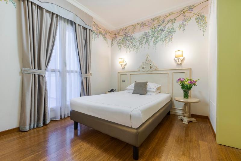 Small Double Room image 1