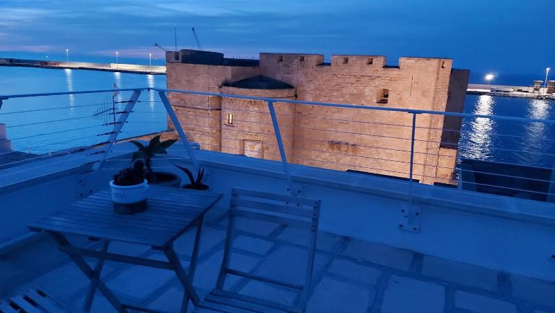 Standard King Room image 4