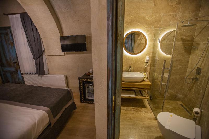 Deluxe Double Room image 2