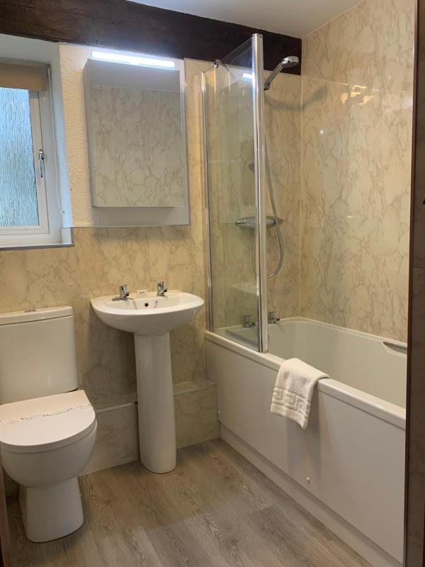 Two-Bedroom Cottage image 3