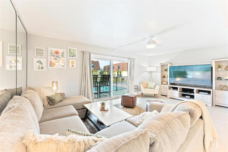 Three-Bedroom Apartment - Split Level - Unit 206 image 4
