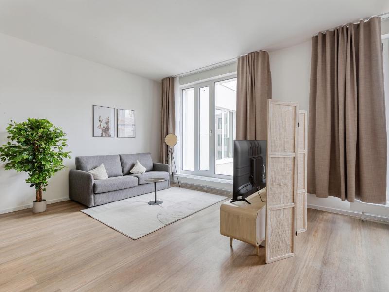 Suite with Sofa Bed image 4