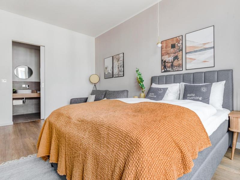 Suite with Sofa Bed image 2