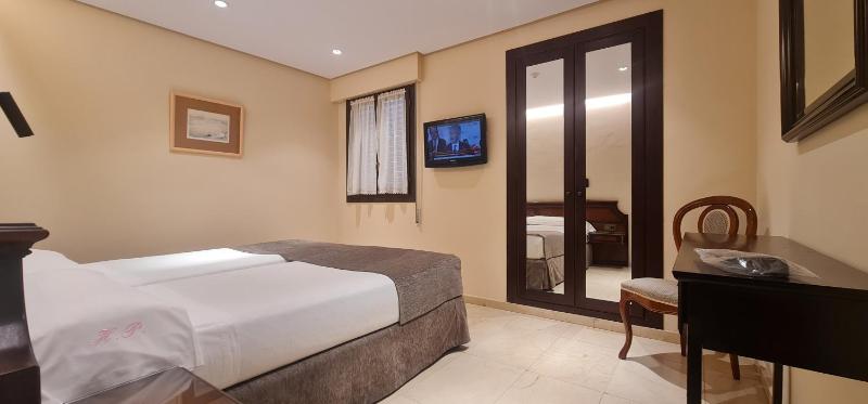 Family Room (max.occupancy 4 persons) image 3