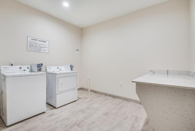 Americas Best Value Inn & Suites Houston at Hwy 6 - image 8