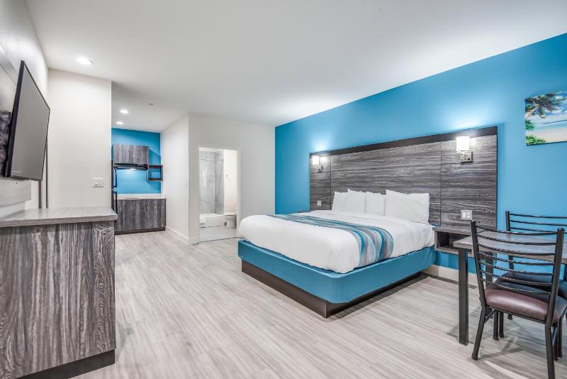Americas Best Value Inn & Suites Houston at Hwy 6 - image 2