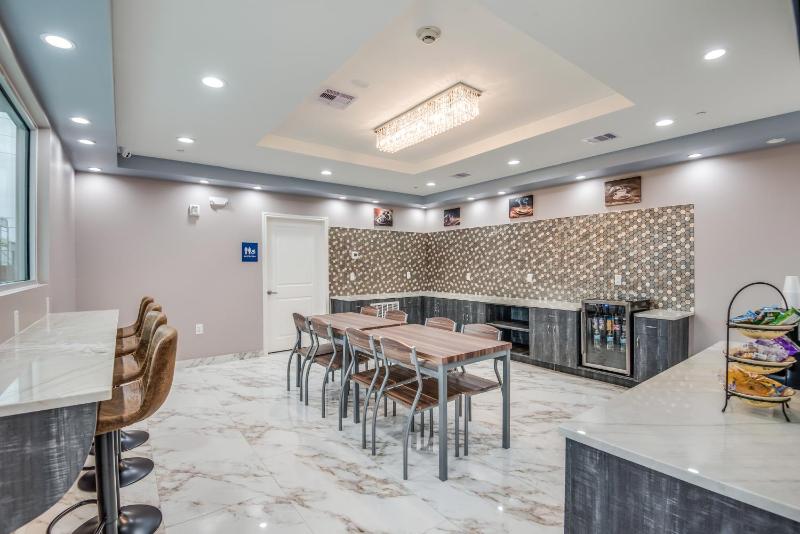Americas Best Value Inn & Suites Houston at Hwy 6 - image 28