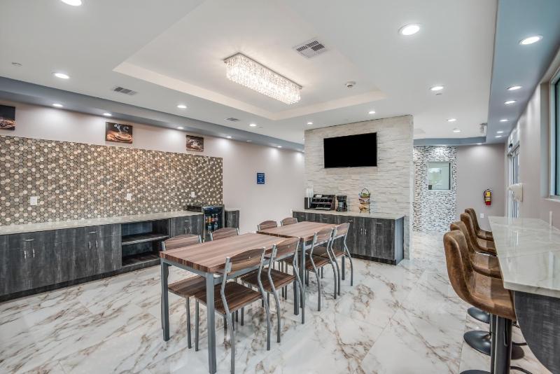 Americas Best Value Inn & Suites Houston at Hwy 6 - image 10
