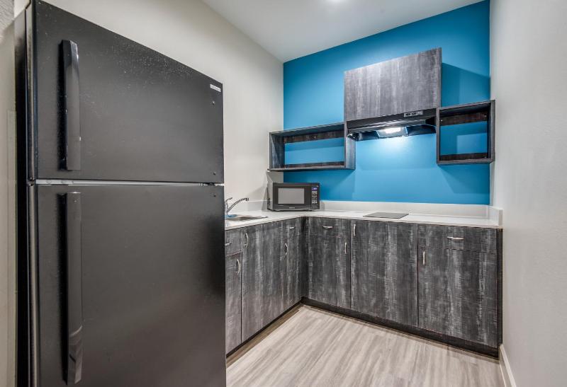 Americas Best Value Inn & Suites Houston at Hwy 6 - image 6