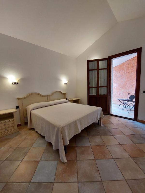 Suite with Balcony - Split Level image 3