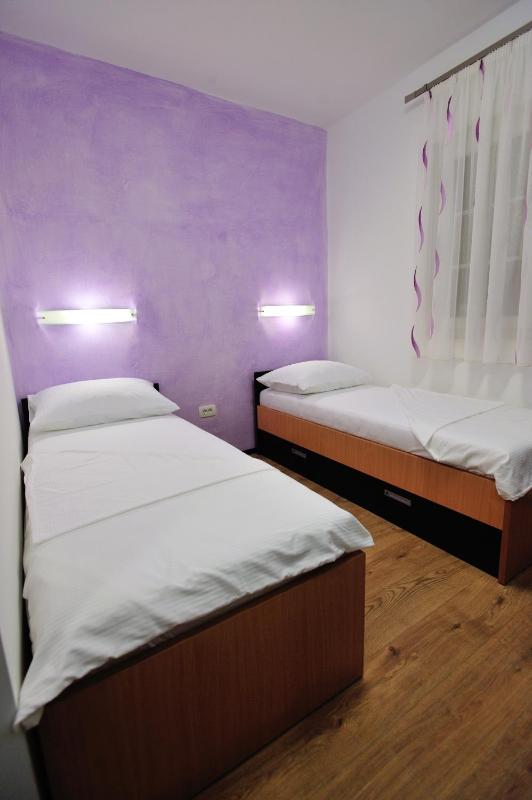 Twin Room image 3