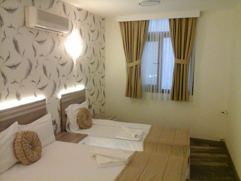 Standard Quadruple Room image 3