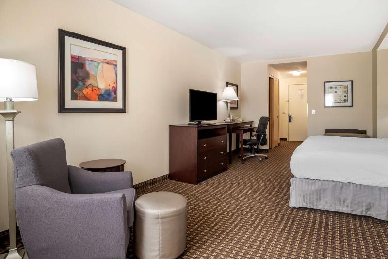 King Room with Spa Bath - Non-Smoking image 3