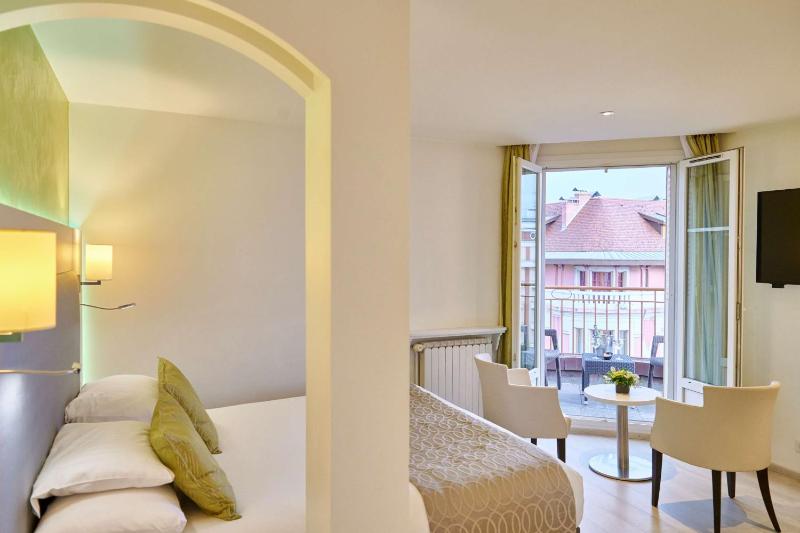 Best Western Plus Hotel Carlton - image 33