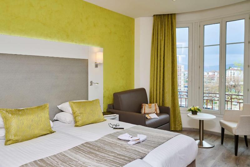 Executive Twin Room image 1