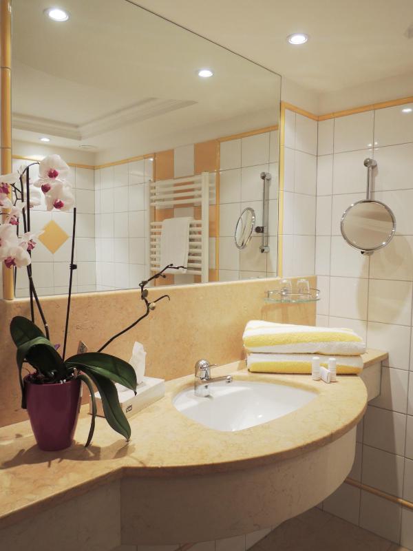 Double Room with Balcony image 2