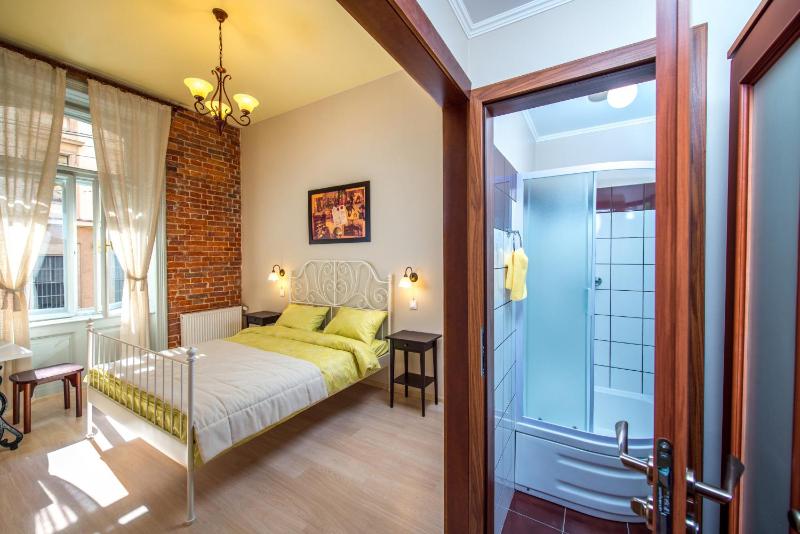 Double Room with Private Bathroom image 3