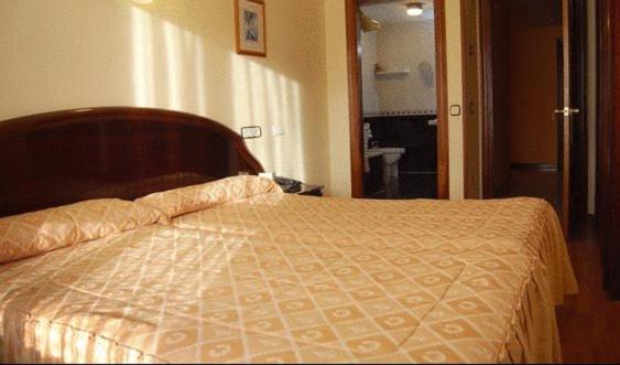 Double or Twin Room image 3