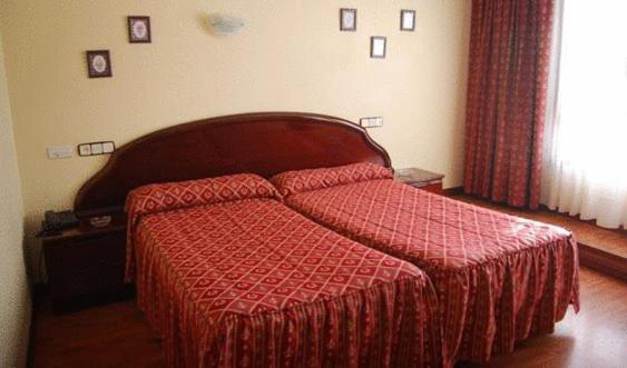 Double or Twin Room image 2