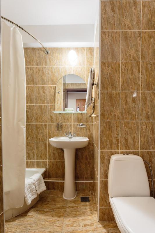 Standard Double Room image 3