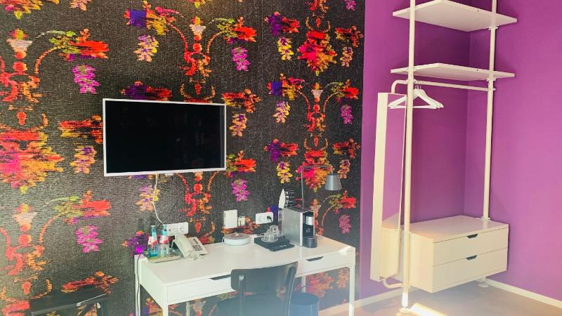 Deluxe Room image 3