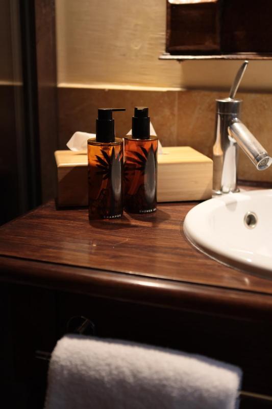 Classic Double Room image 4