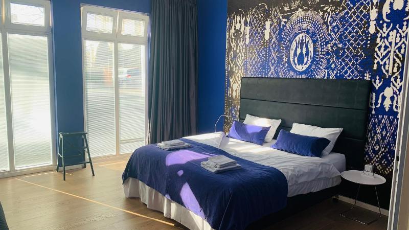 Deluxe Room image 2