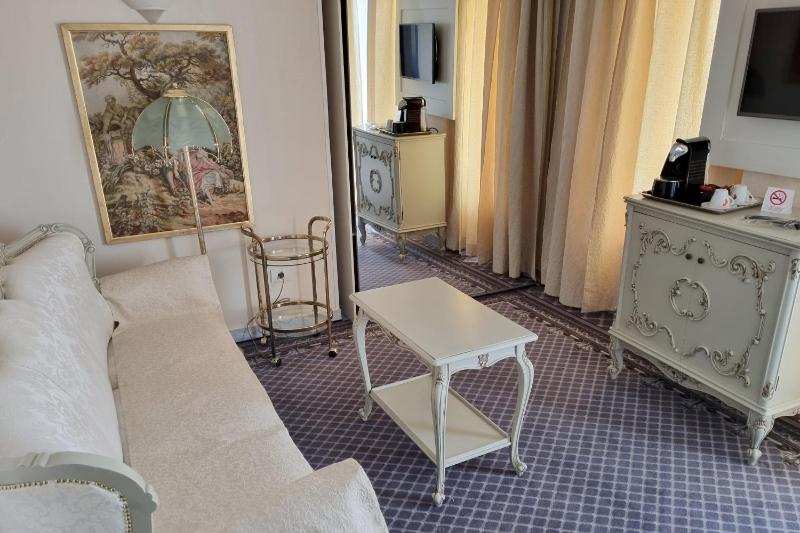 Standard Suite image 4