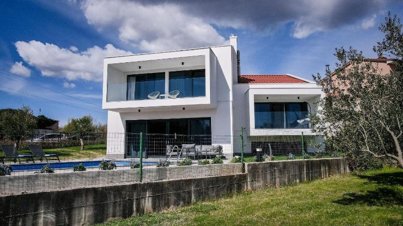 Luxury Villa Ante with pool - image 21
